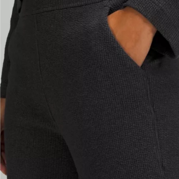 Lulu Ribbed Straight Leg SHR Crop - Picture 3 of 10